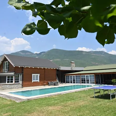 Vila The Emerald Courtyard Elbasan