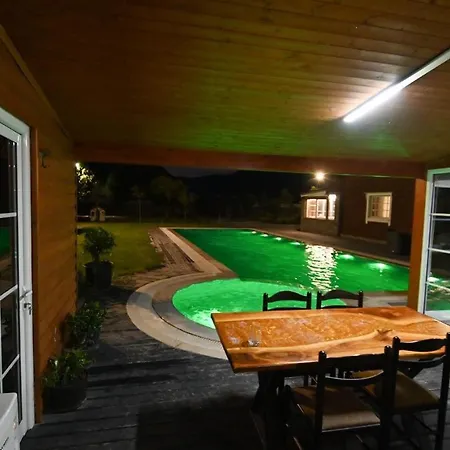 The Emerald Courtyard Vila