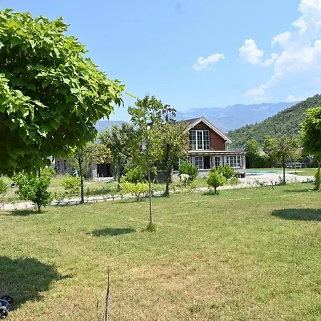 The Emerald Courtyard Vila