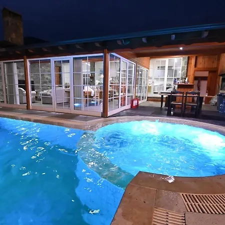 The Emerald Courtyard Vila *