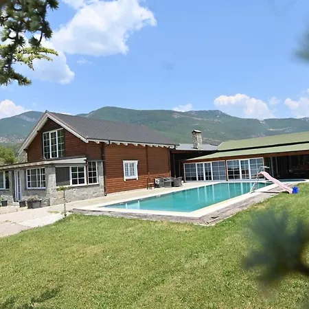 The Emerald Courtyard * Ελβασάν