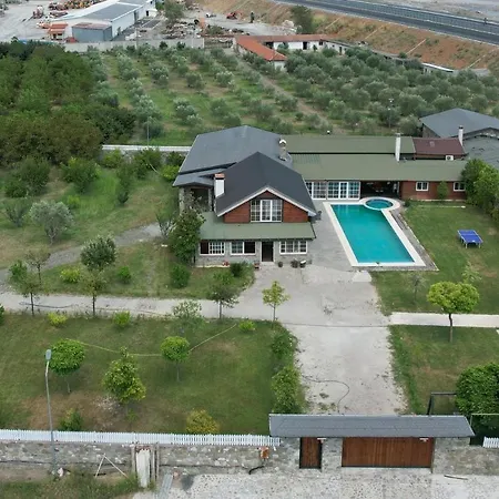 The Emerald Courtyard Vila