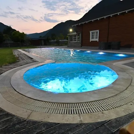 The Emerald Courtyard Βίλα *