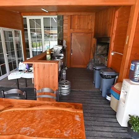 The Emerald Courtyard Ελβασάν