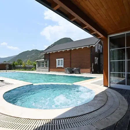 The Emerald Courtyard *