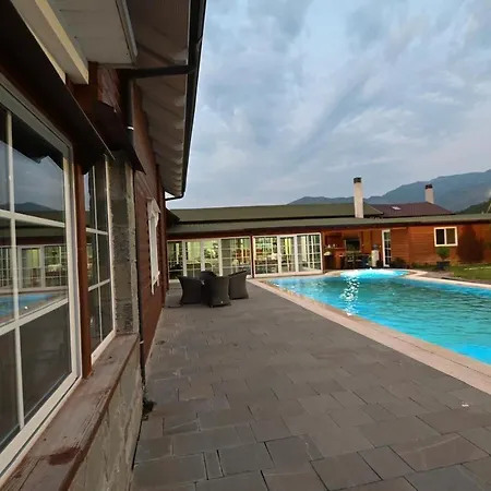 Vila The Emerald Courtyard Elbasan