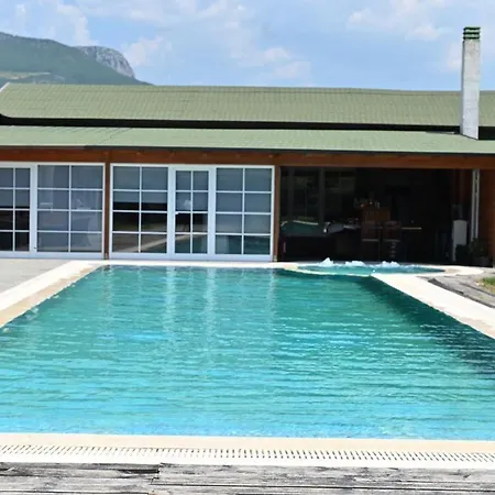 The Emerald Courtyard