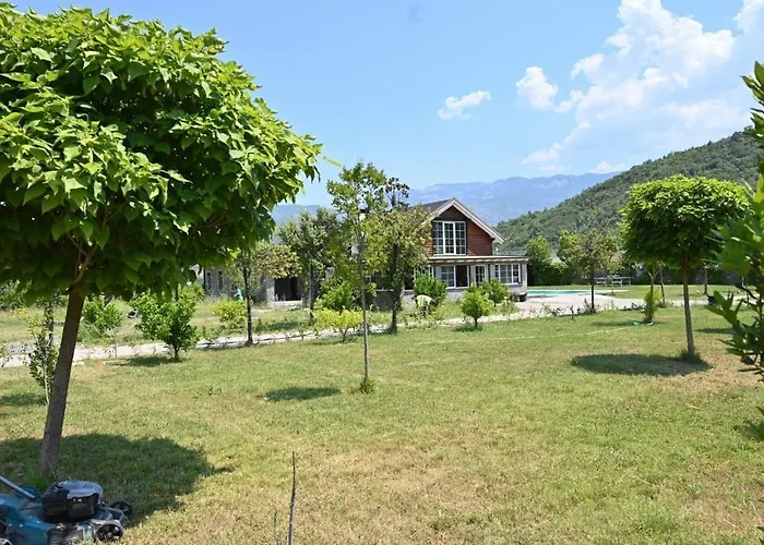 The Emerald Courtyard Villa