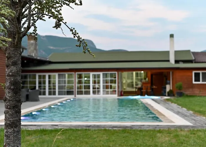 Villa The Emerald Courtyard *