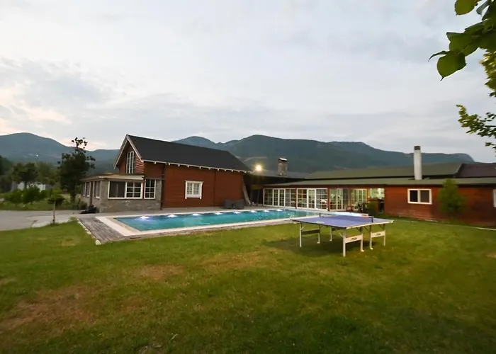 The Emerald Courtyard Villa Elbasan