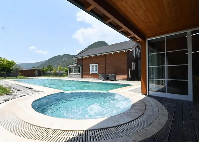 The Emerald Courtyard *