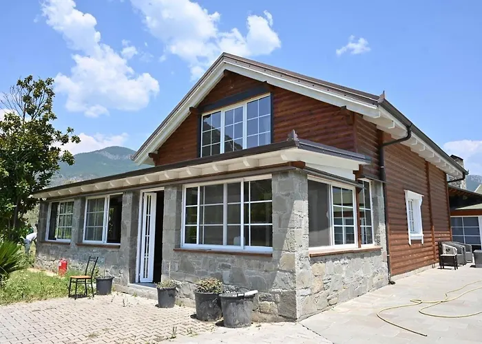The Emerald Courtyard Villa