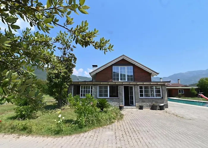 The Emerald Courtyard Villa